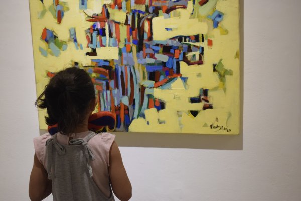Inauguración de La niña de la caja y el paisaje de su entorno