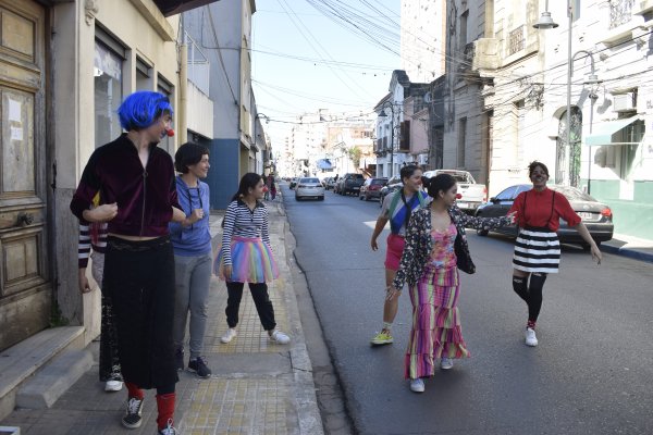 Los clowns del CCU en la Junin