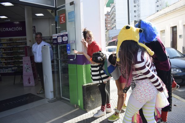 Los clowns del CCU en la Junin