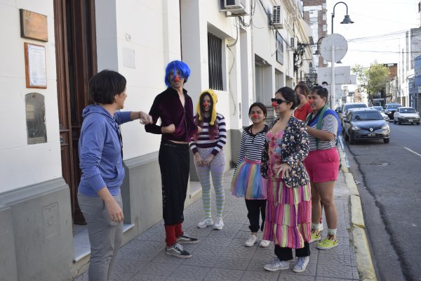 Los clowns del CCU en la Junin
