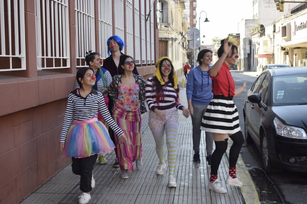 Los clowns del CCU en la Junin
