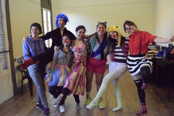Los clowns del CCU en la Junin