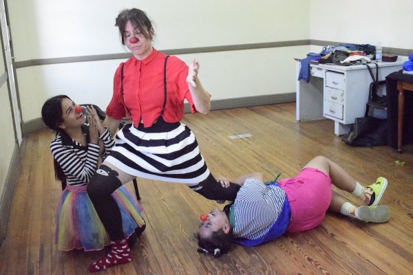 Los clowns del CCU en la Junin