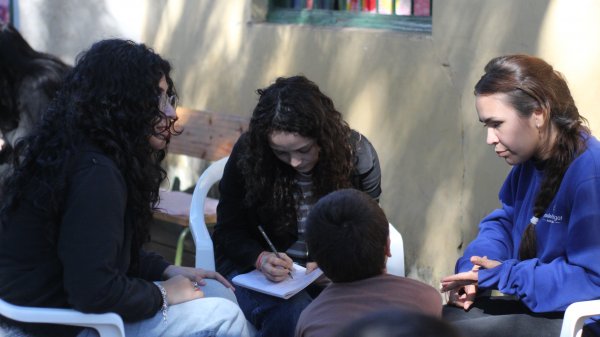 Visita de estudiantes de la FADyCC al CPD Corazón de niño 