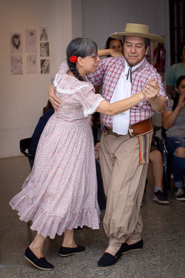 Camino a los 70 años de la Universidad, el Coro de la UNNE invita a  “La Posta Folklórica”